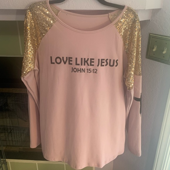 Tops - Beautiful Embellished Top (XL). NWOT🎀